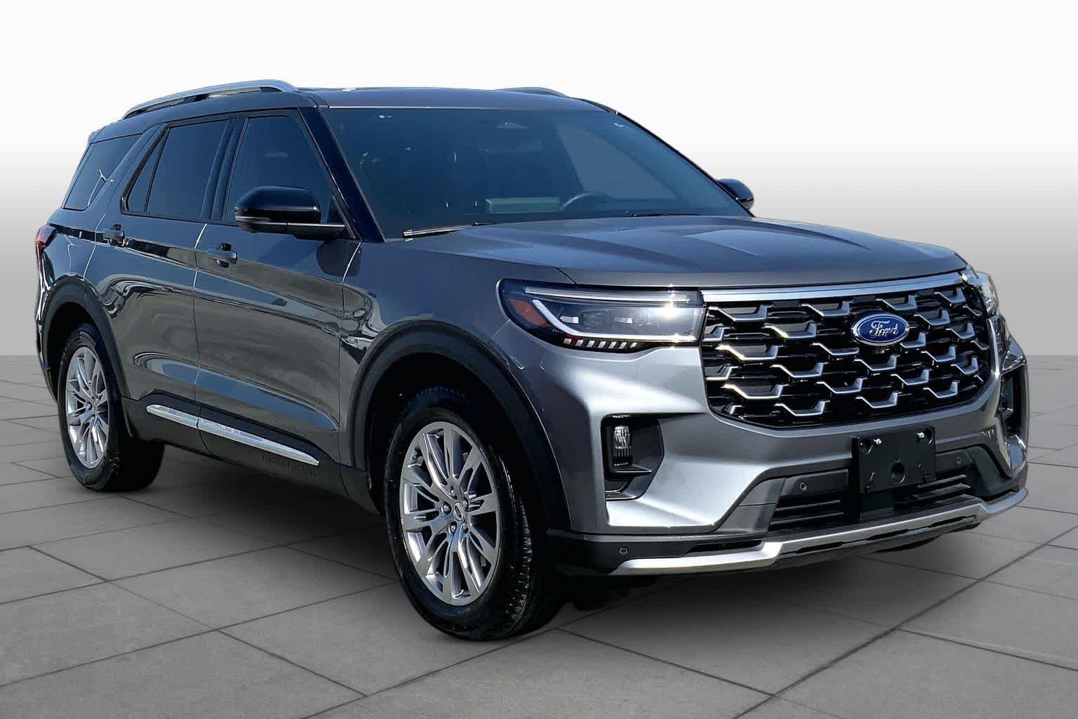Certified 2025 Ford Explorer Platinum RWD image 3
