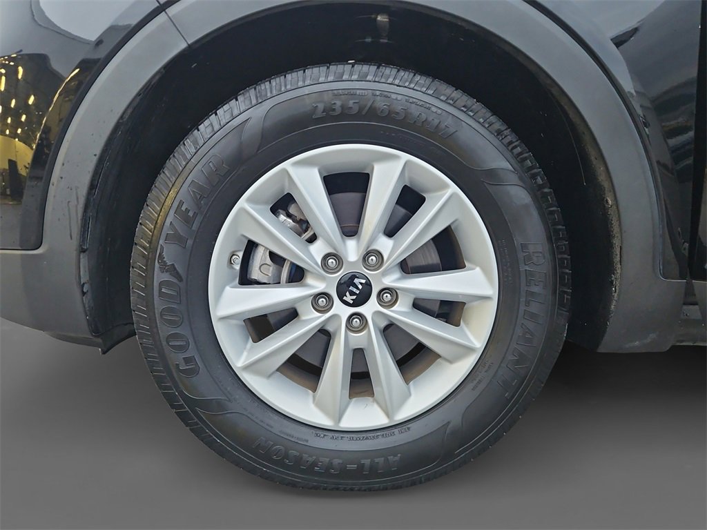 Used 2020 Kia Sorento LX image 15