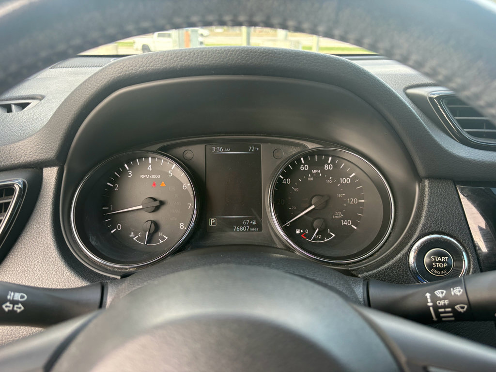 Used 2017 Nissan Rogue SV w/ Midnight Edition Package image 15