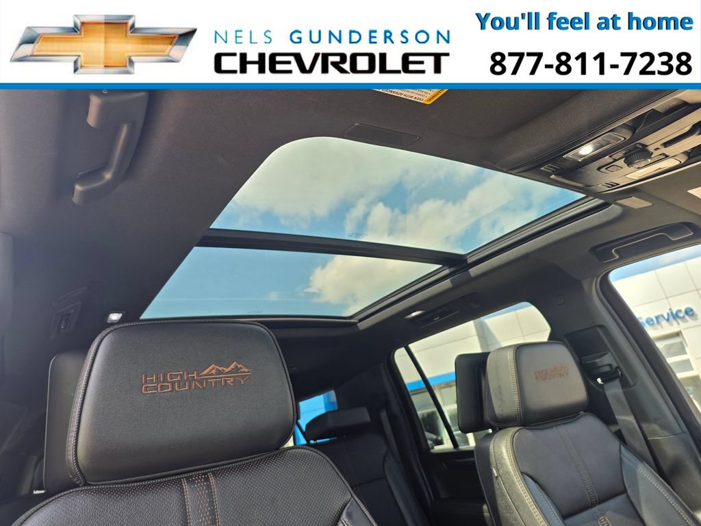 Certified 2025 Chevrolet Suburban High Country AWD/4WD image 17