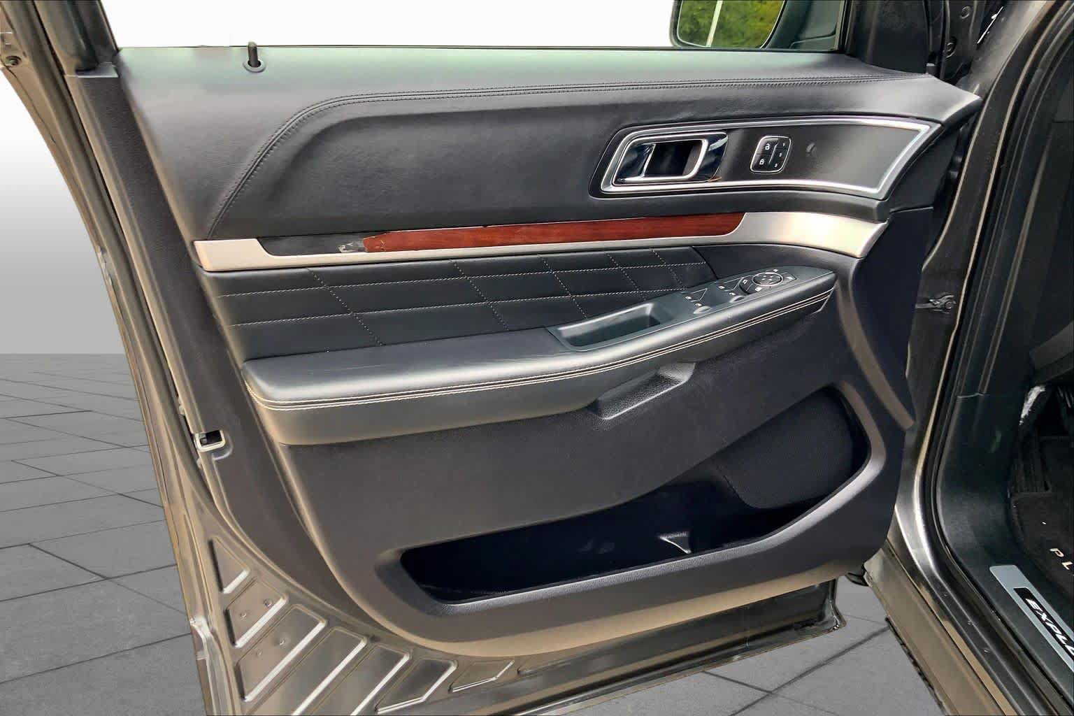 Used 2019 Ford Explorer Platinum AWD/4WD image 22