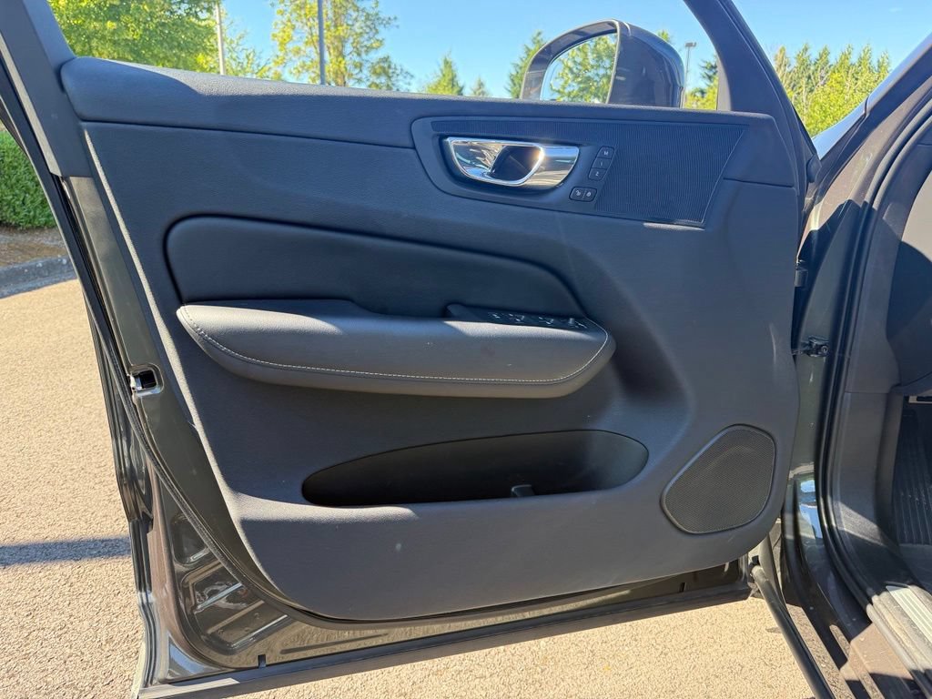 Used 2018 Volvo XC60 T5 Inscription w/ Luxury Seat Package AWD/4WD image 19