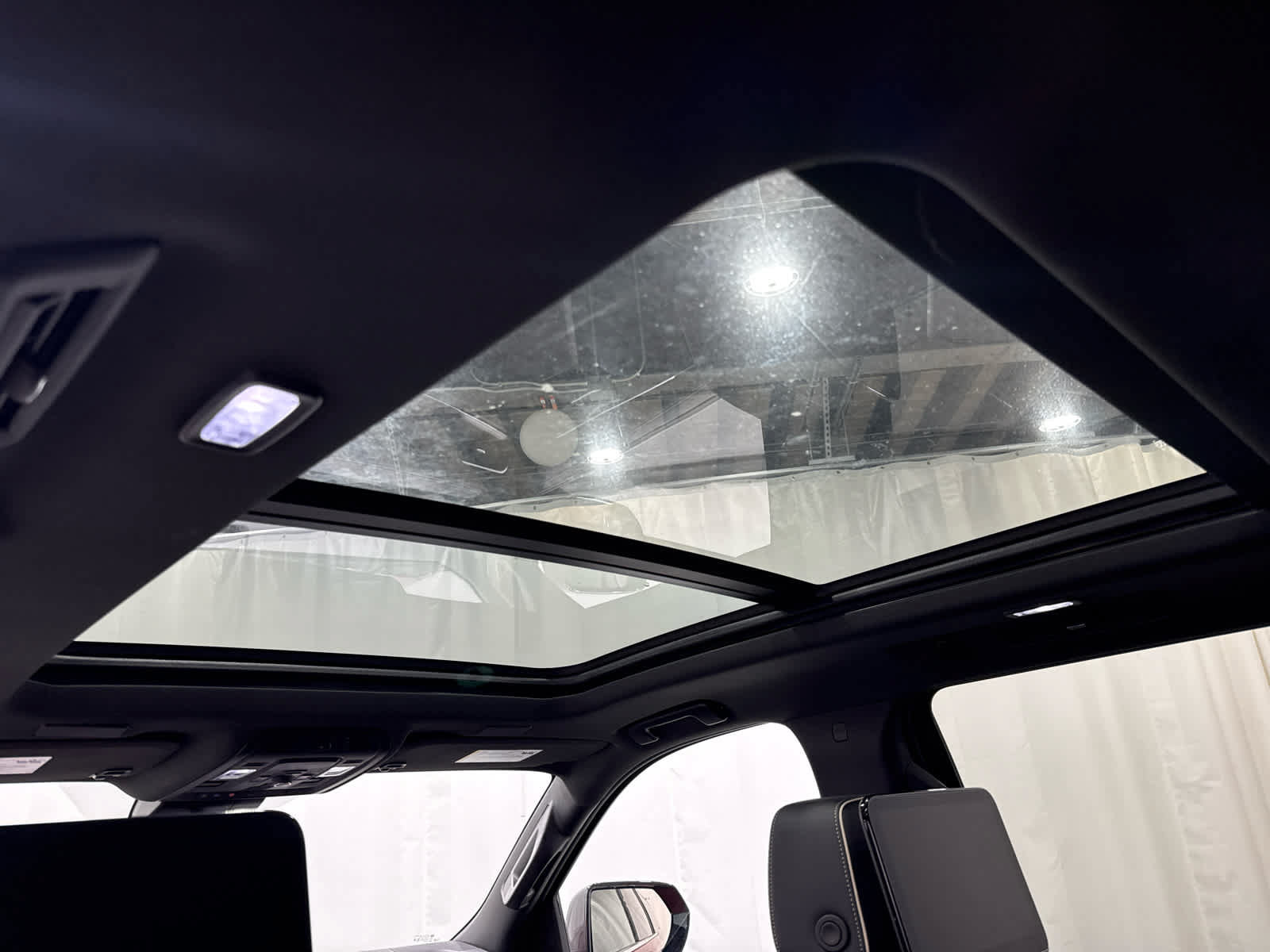 Certified 2025 Chevrolet Suburban Premier AWD/4WD image 15
