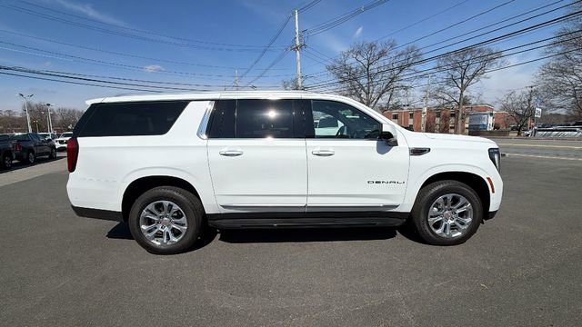 Used 2025 GMC Yukon XL Denali AWD/4WD image 8