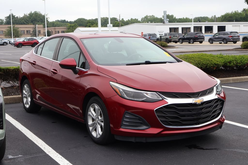 Used 2019 Chevrolet Cruze LT w/ Sun And Sound Package FWD image 3