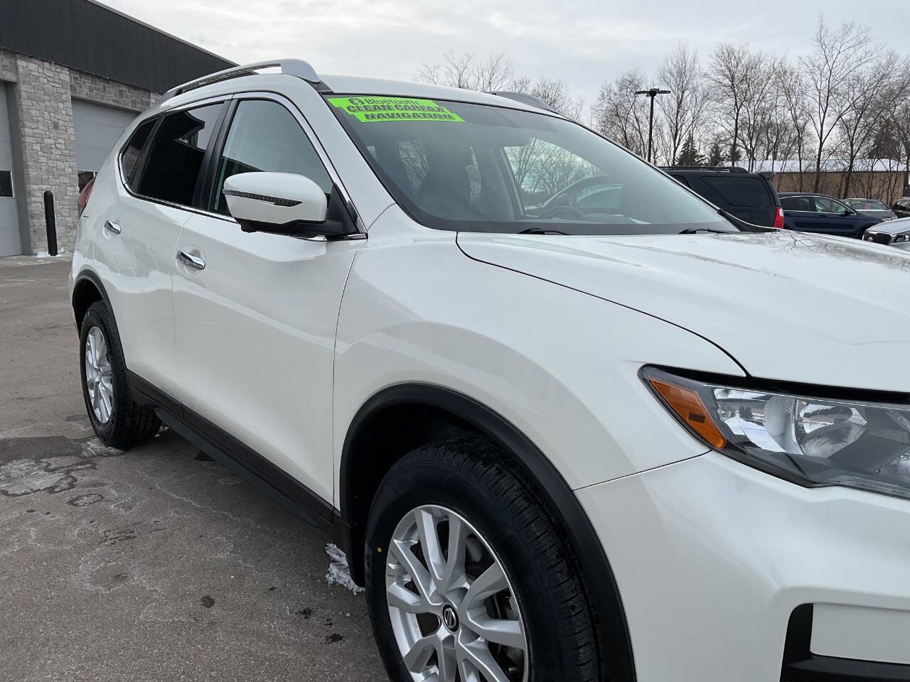 Used 2018 Nissan Rogue SV w/ Premium Package image 11