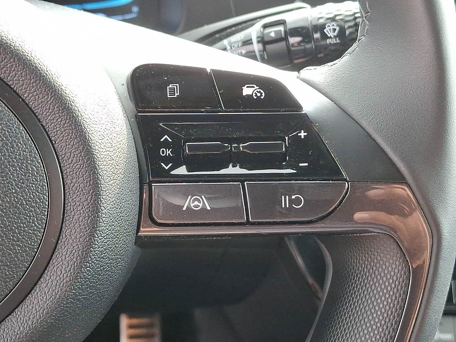 Used 2025 Hyundai Elantra Sport FWD image 24