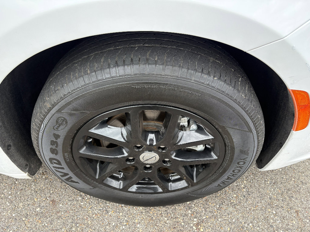 Used 2024 Chrysler Pacifica Touring-L image 12