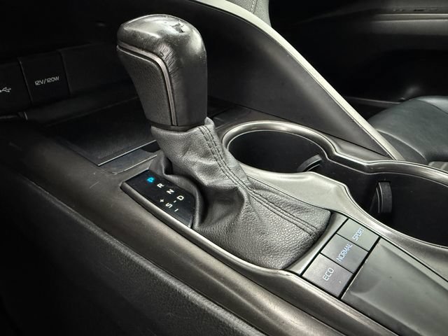 Used 2022 Toyota Camry SE FWD image 19