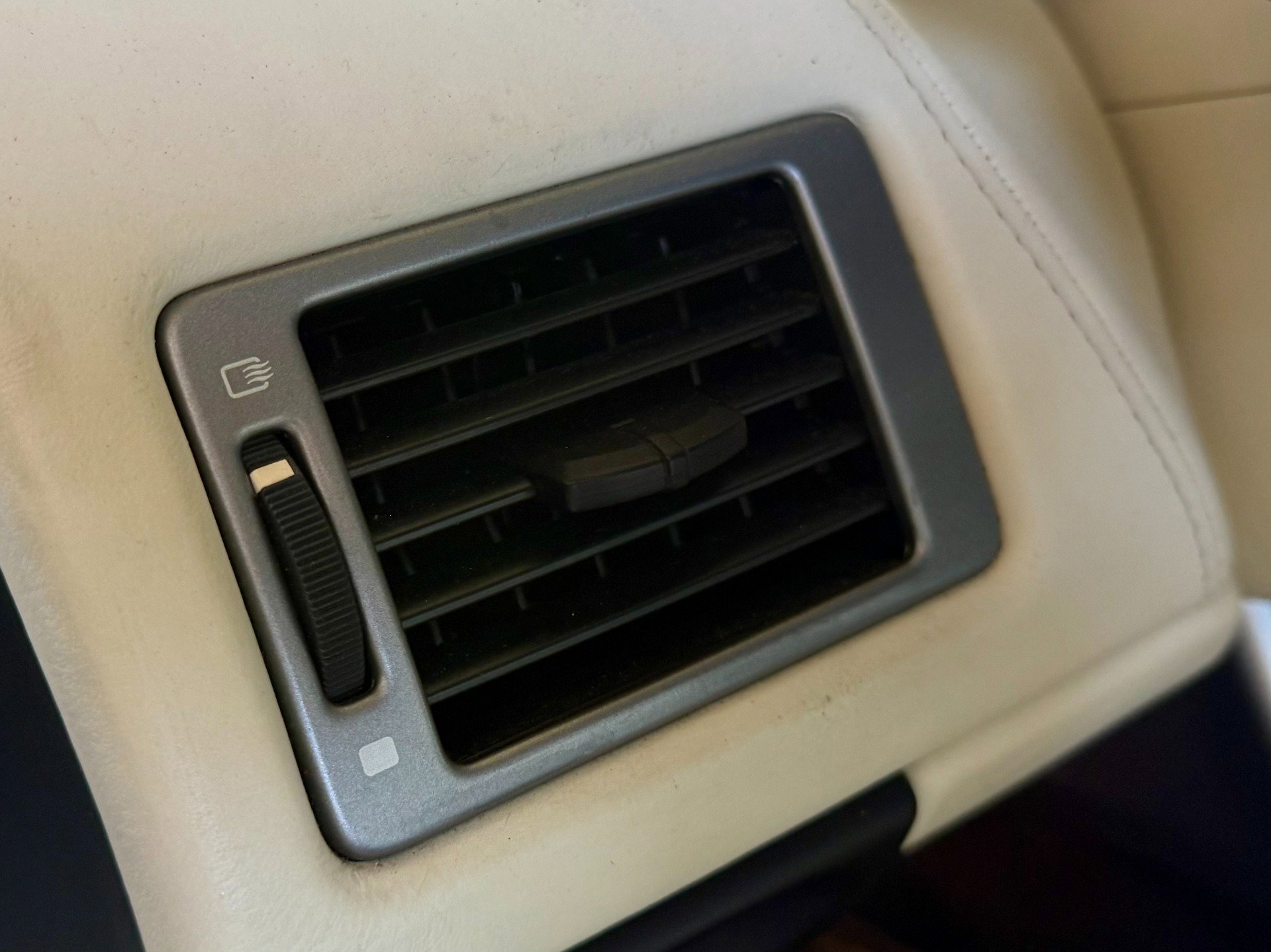 Used 2011 Aston Martin Rapide Luxe image 13