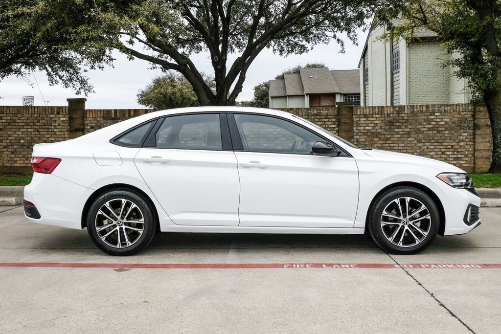 Used 2022 Volkswagen Jetta Sport image 14