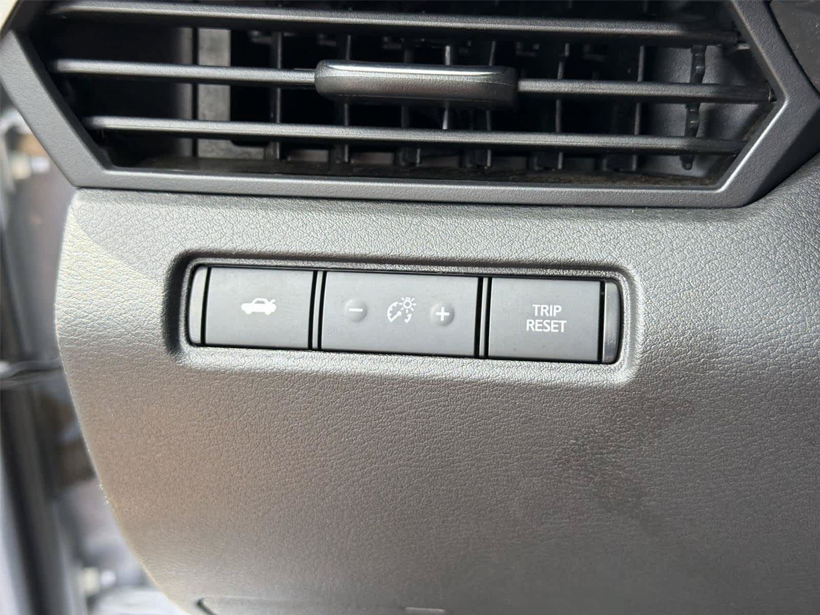 Used 2024 Nissan Altima 2.5 SR FWD image 39
