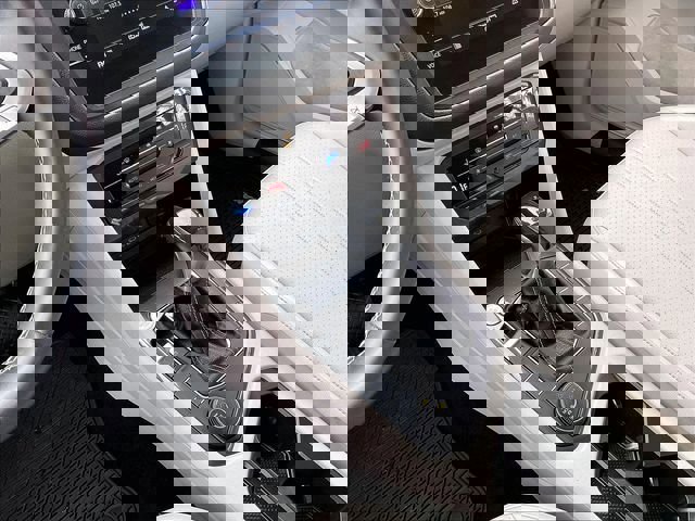 Used 2022 Volkswagen Tiguan SE AWD/4WD image 19