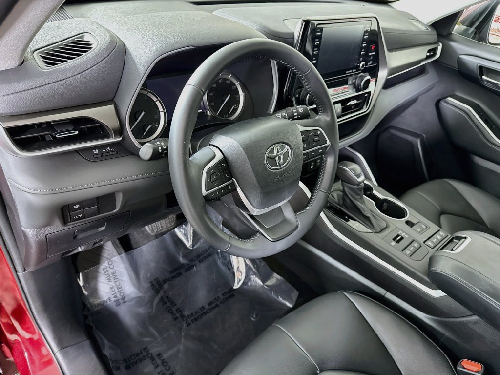 Certified 2022 Toyota Highlander XLE AWD/4WD image 19