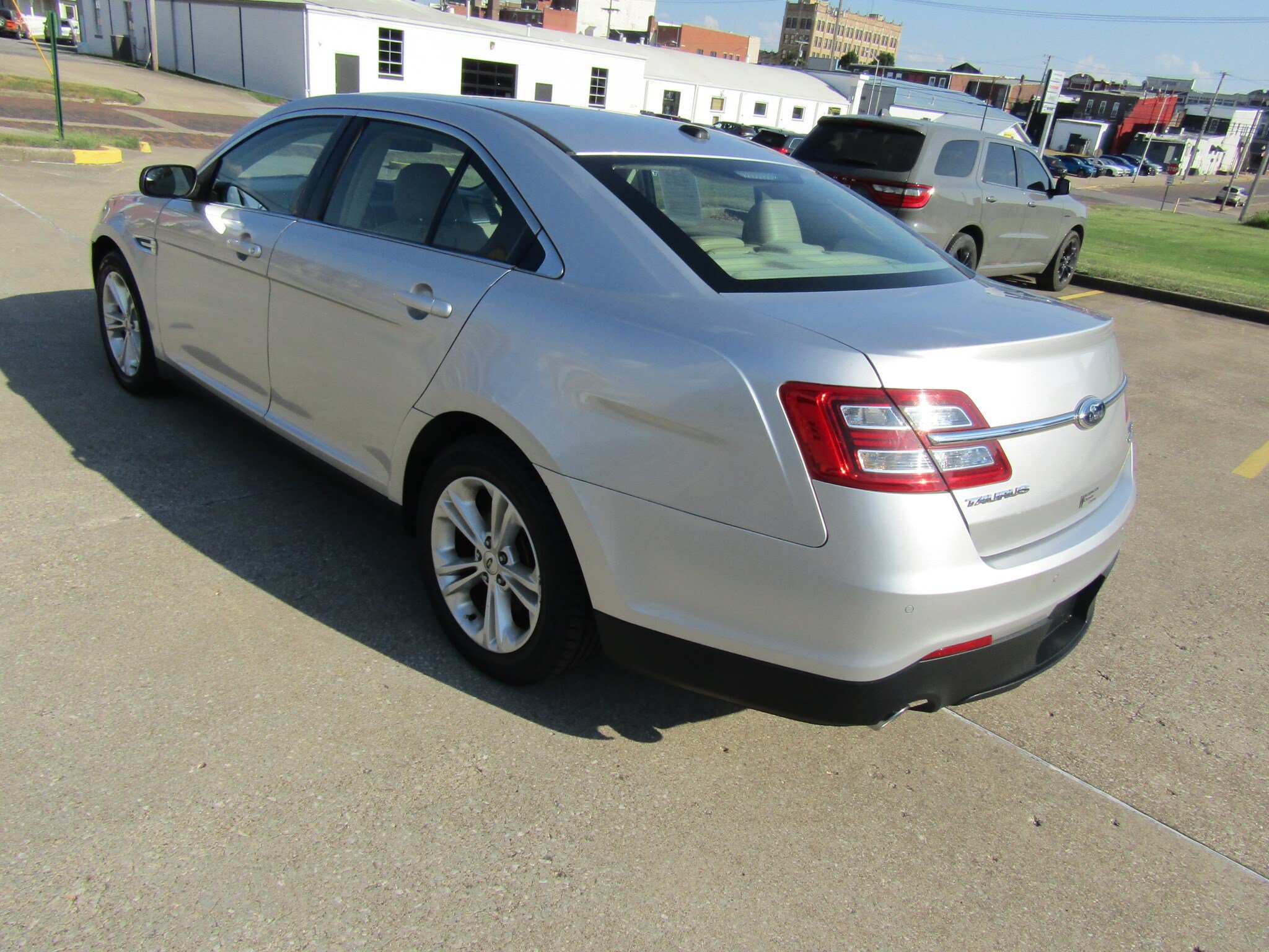Used 2013 Ford Taurus SEL FWD image 6