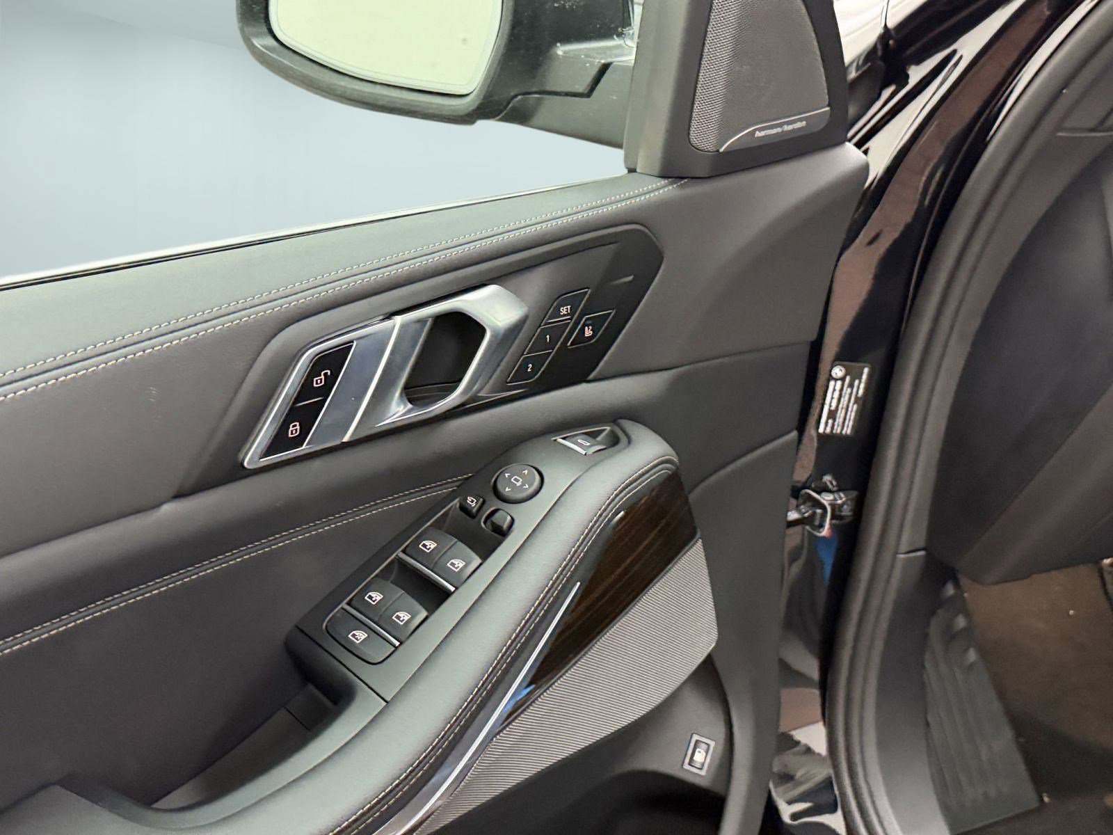 Used 2025 BMW X5 xDrive50e w/ Premium Package image 23