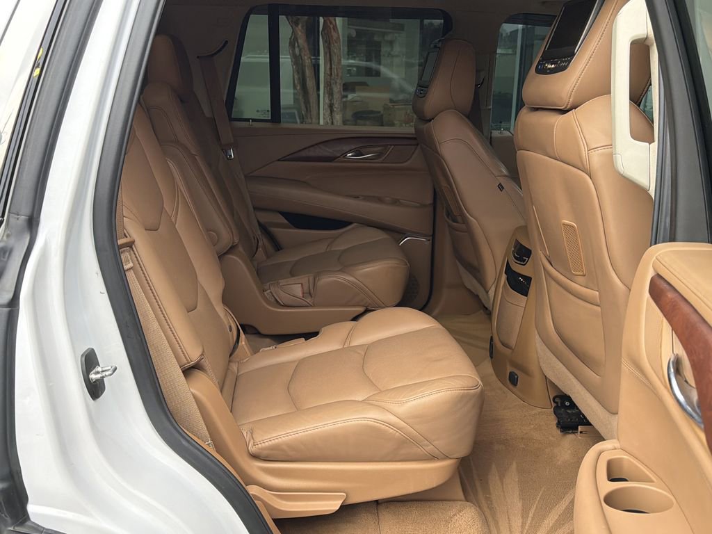 Used 2016 Cadillac Escalade Platinum image 15