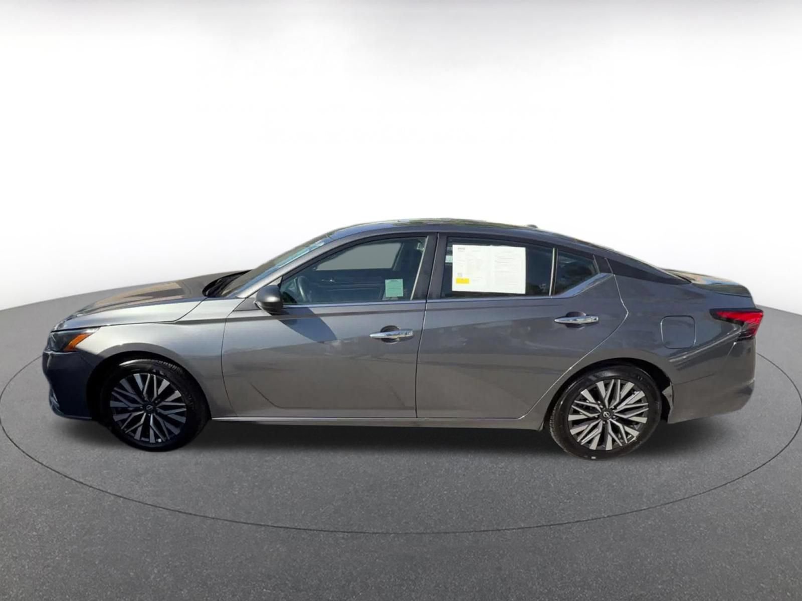 Used 2025 Nissan Altima 2.5 SV FWD image 8