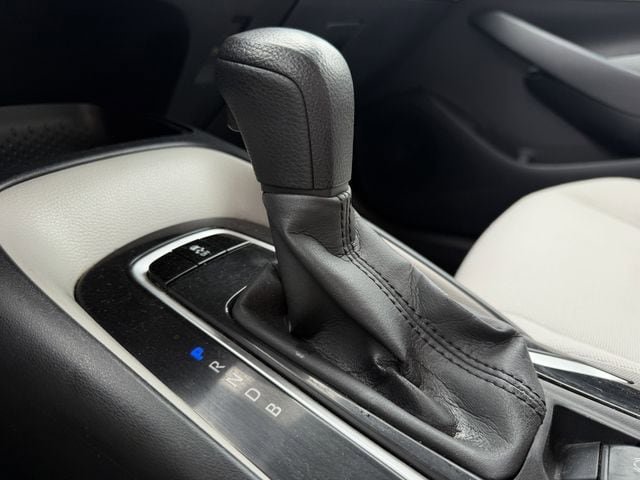 Used 2021 Toyota Corolla LE FWD image 19