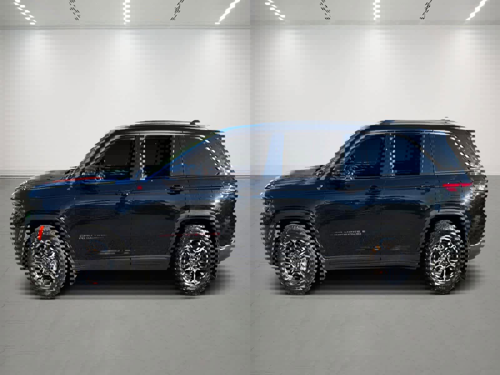 Used 2022 Jeep Grand Cherokee Trailhawk image 3