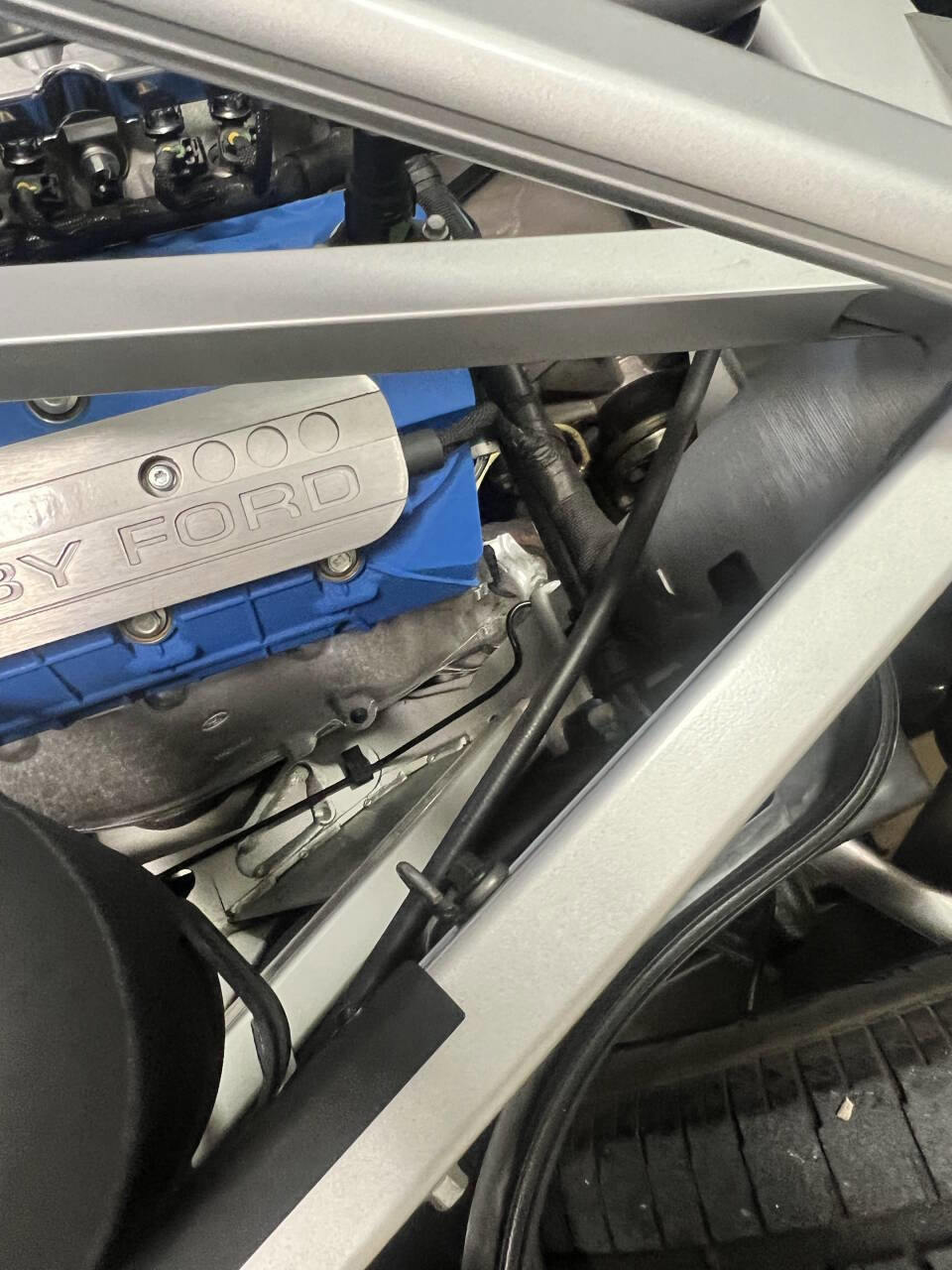 Used 2006 Ford GT RWD image 25