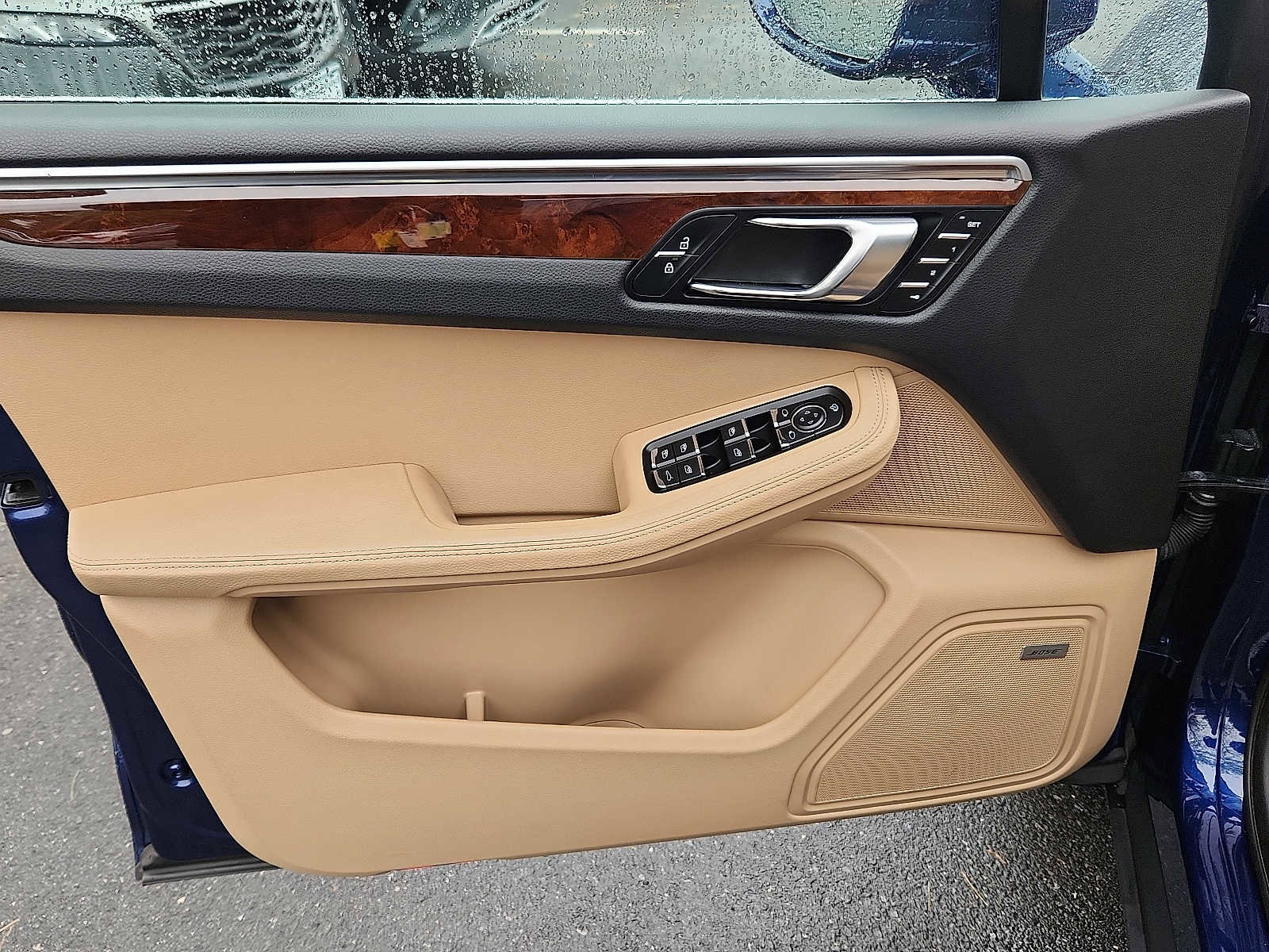 Used 2023 Porsche Macan AWD/4WD image 12