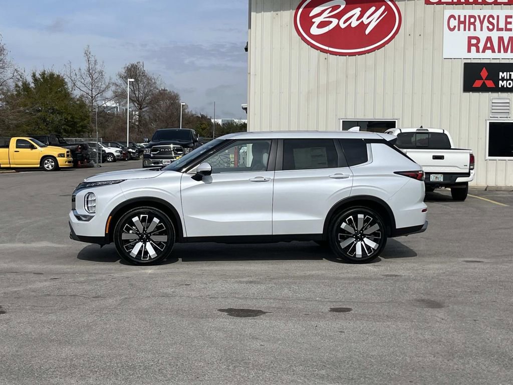 New 2026 Mitsubishi Outlander SE FWD image 2