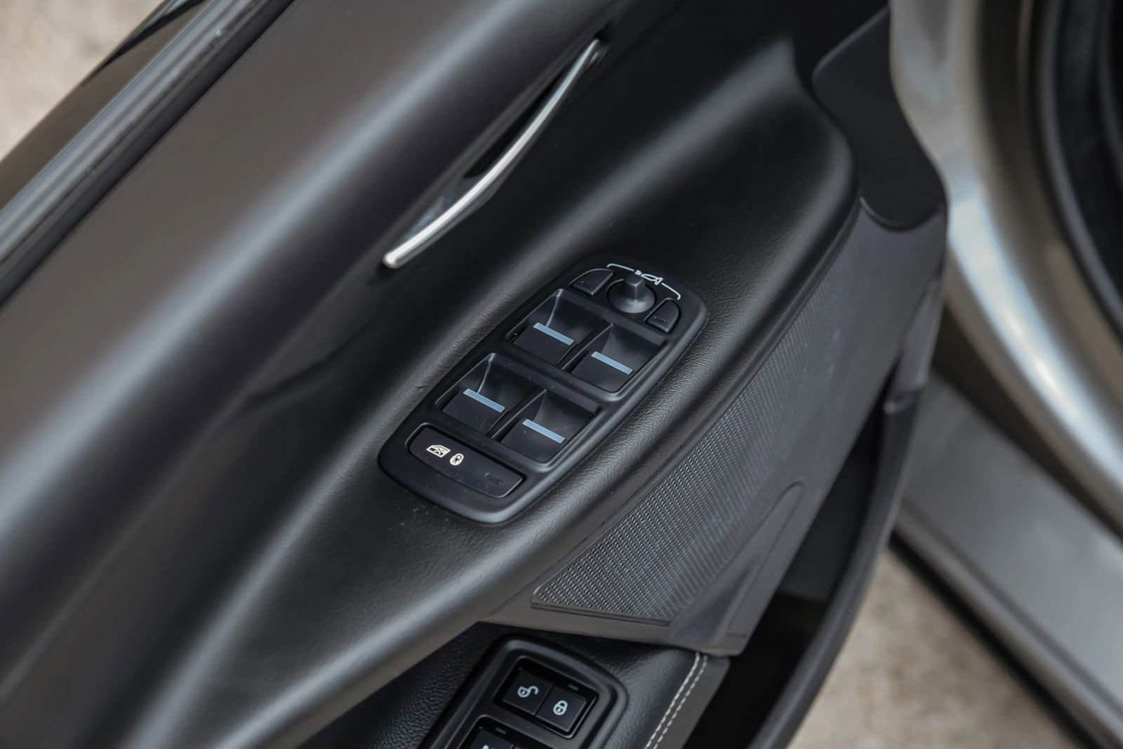 Used 2019 Jaguar XE S image 54