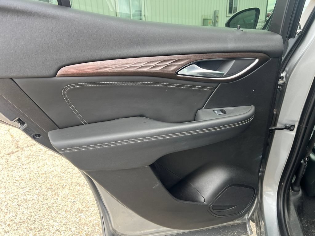 Used 2023 Buick Envision Avenir AWD/4WD image 35