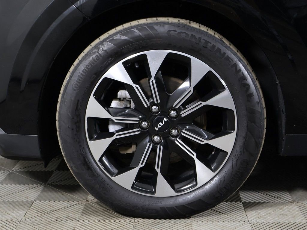 Used 2023 Kia Carnival EX FWD image 22