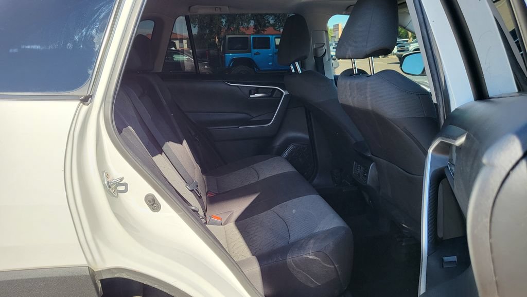 Used 2021 Toyota RAV4 XLE w/ Convenience Package FWD image 23