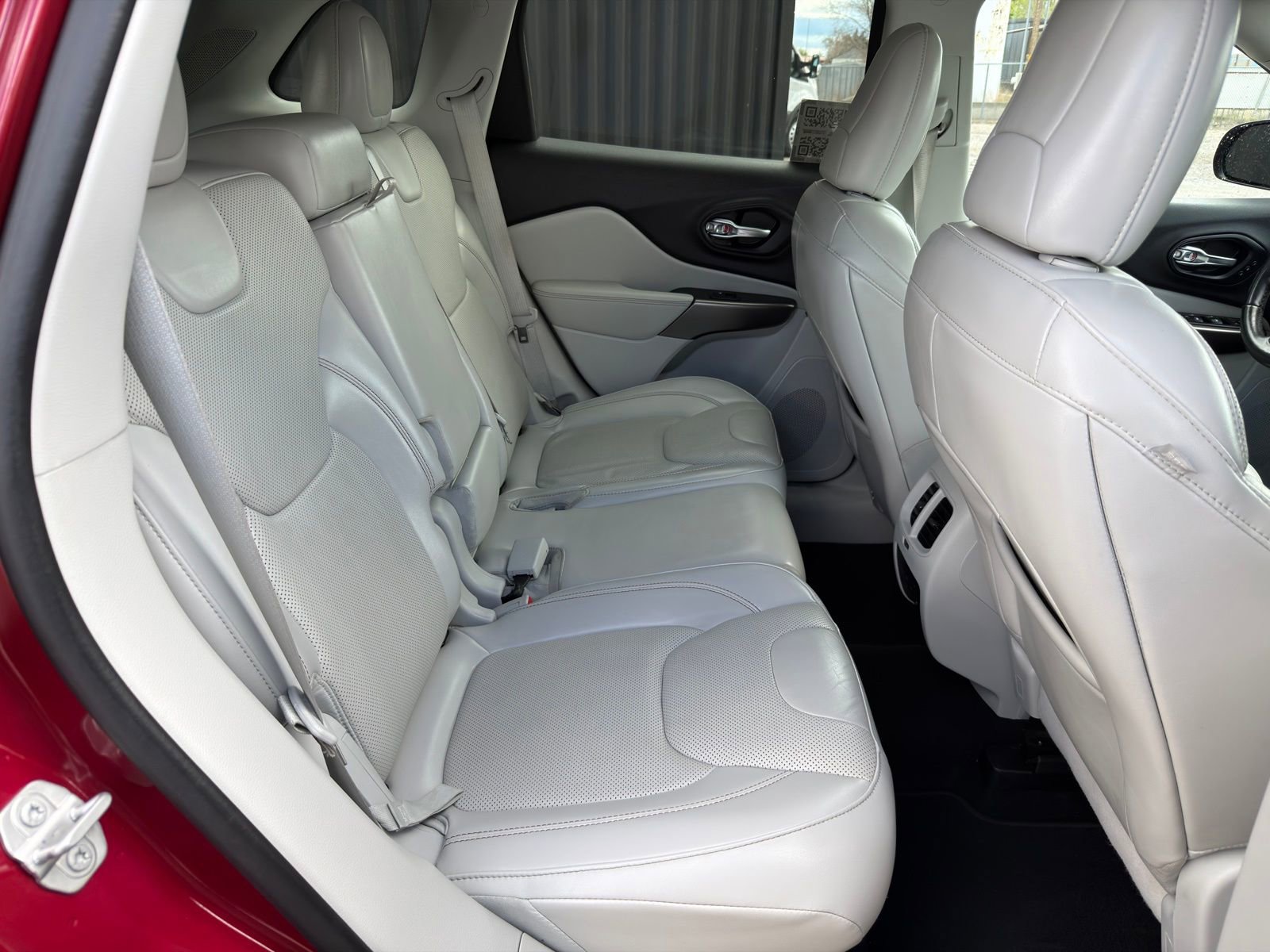 Used 2020 Jeep Cherokee Limited w/ Technology Group image 33