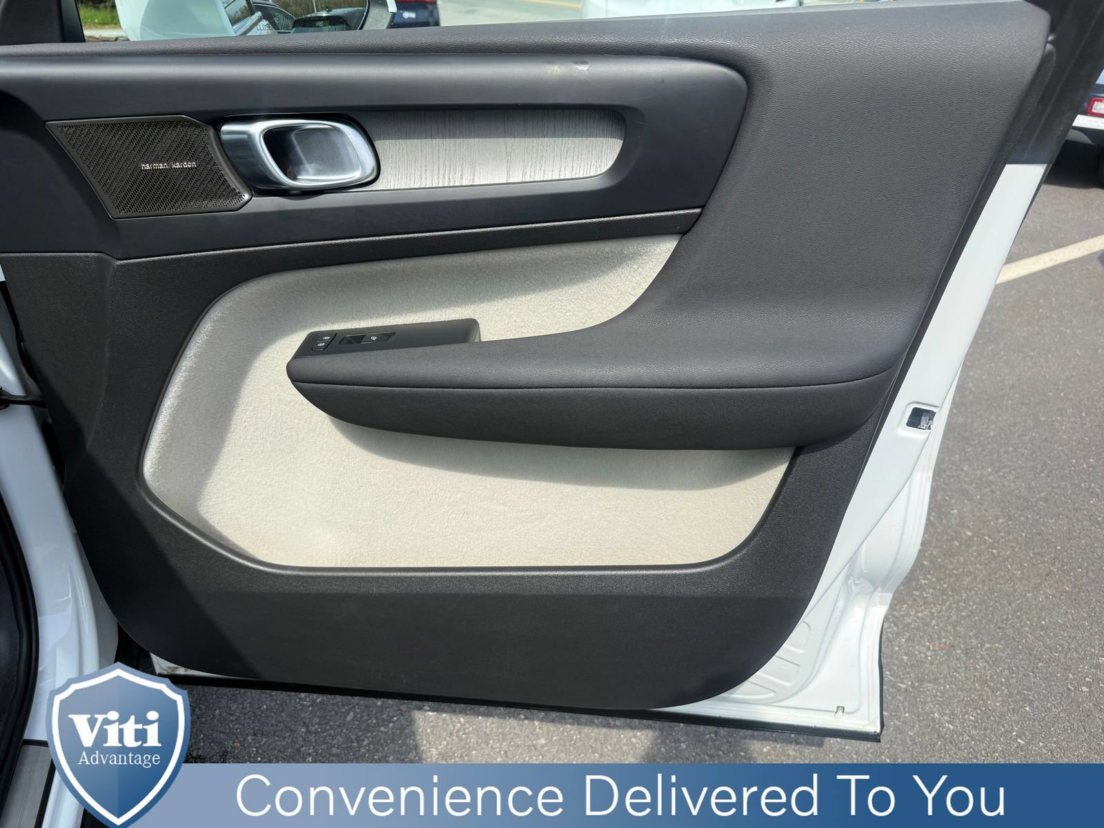 Certified 2024 Volvo XC40 B5 Plus w/ Protection Package Premier AWD/4WD image 29