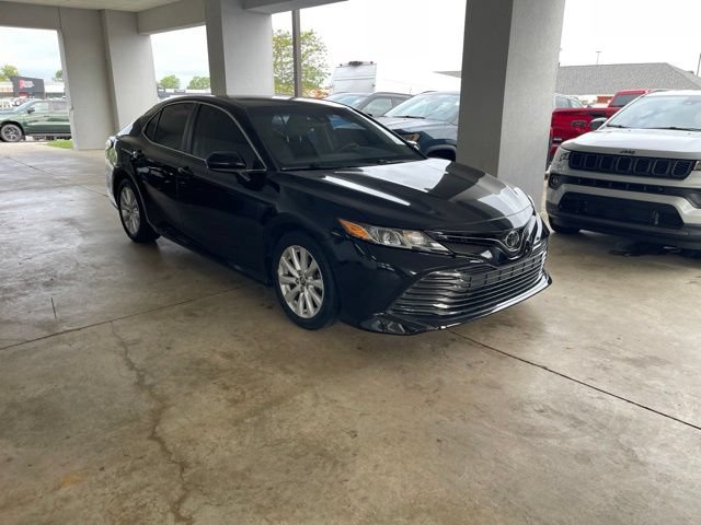 Used 2019 Toyota Camry LE FWD image 3