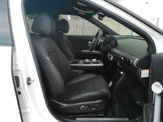 Used 2024 Genesis GV60 RWD image 22
