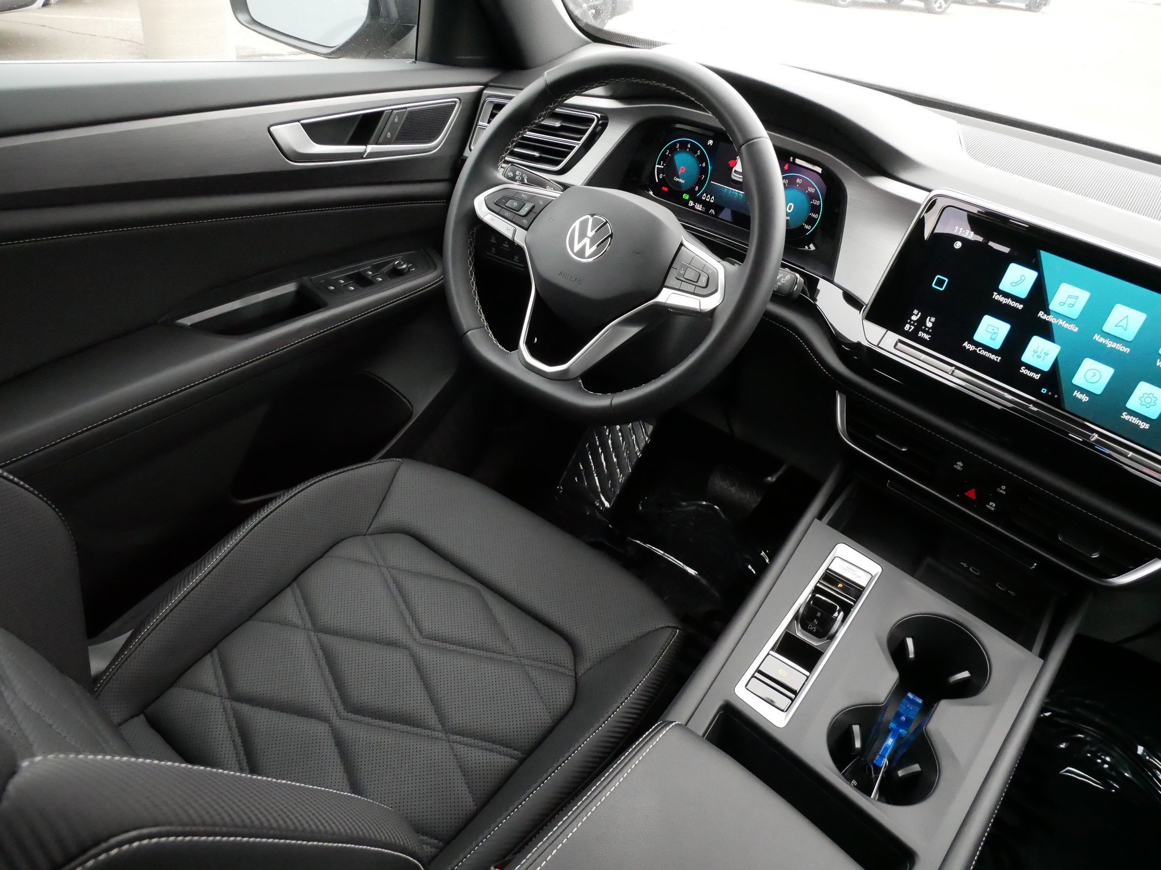 Used 2024 Volkswagen Atlas Cross Sport SE image 9