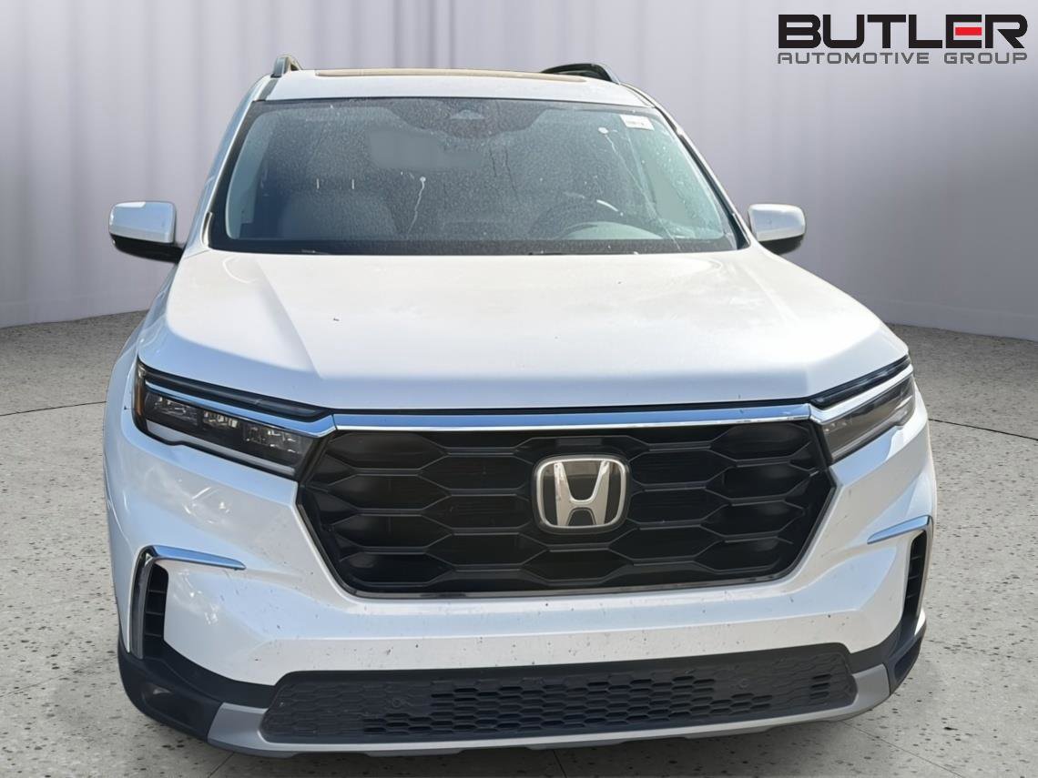 Used 2025 Honda Pilot Touring image 5