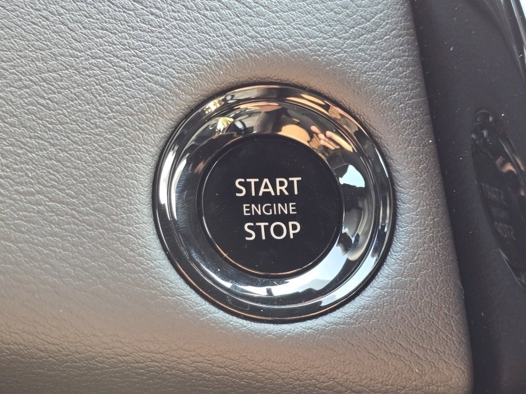 New 2025 Nissan Armada SL w/ Captain's Chari Seat Package image 18