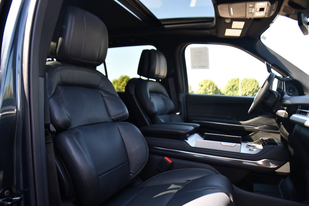 New 2025 Lincoln Navigator Reserve w/ Jet Appearance Package image 16