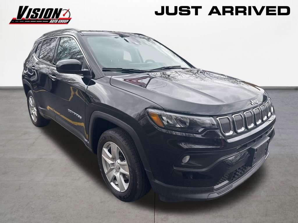 Used 2022 Jeep Compass Latitude w/ Convenience Group AWD/4WD image 3