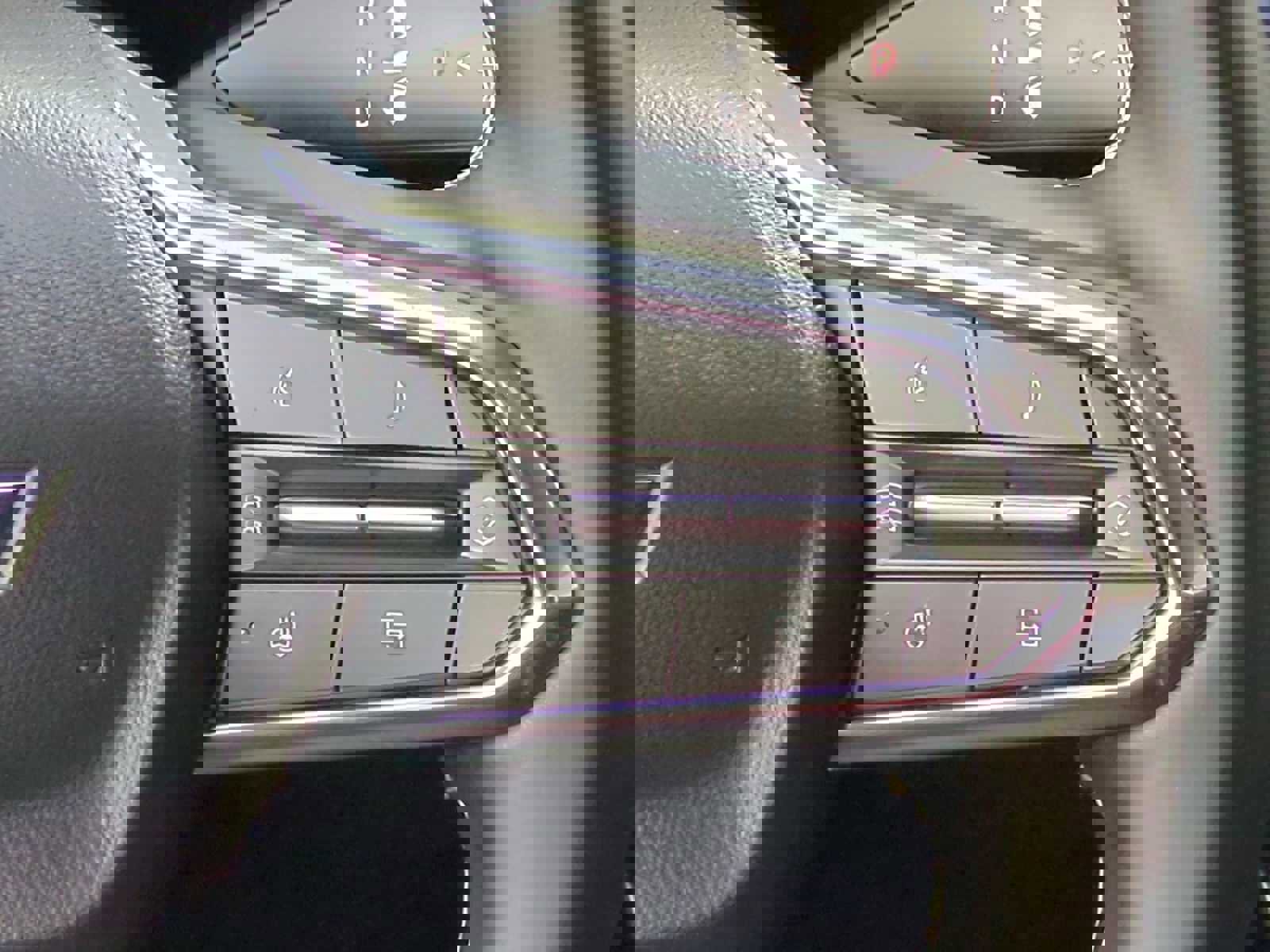 Used 2025 Chevrolet Equinox EV LT w/ Convenience Package image 16