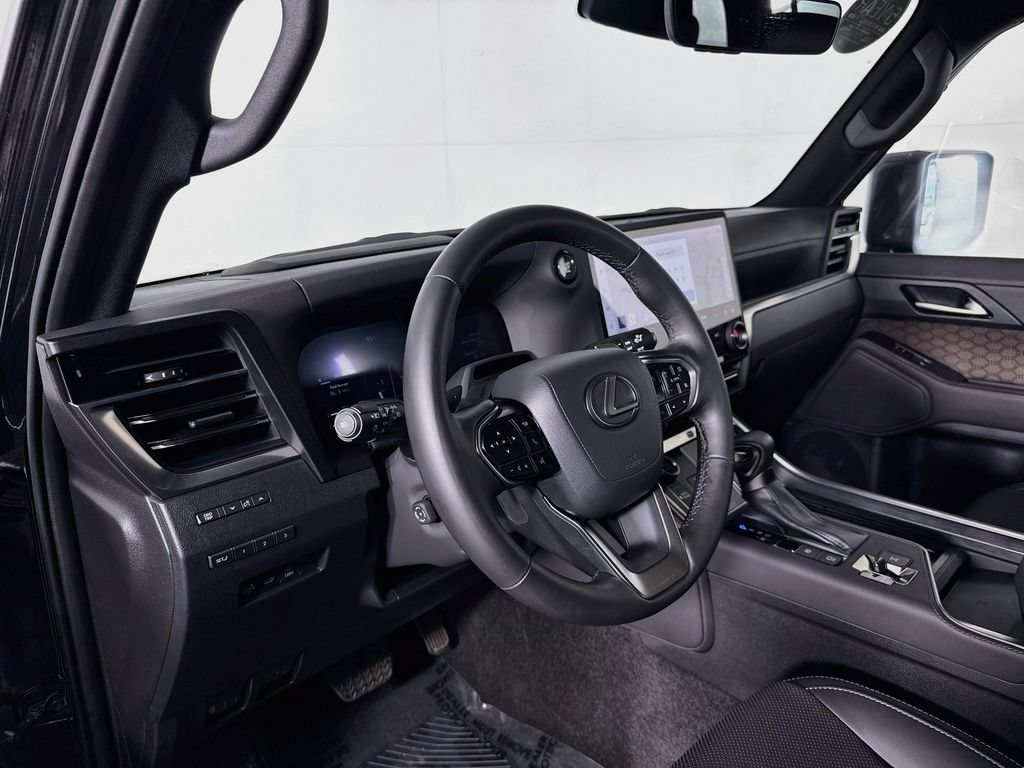 Used 2024 Lexus GX 550 w/ Accessory Package (2T) AWD/4WD image 9