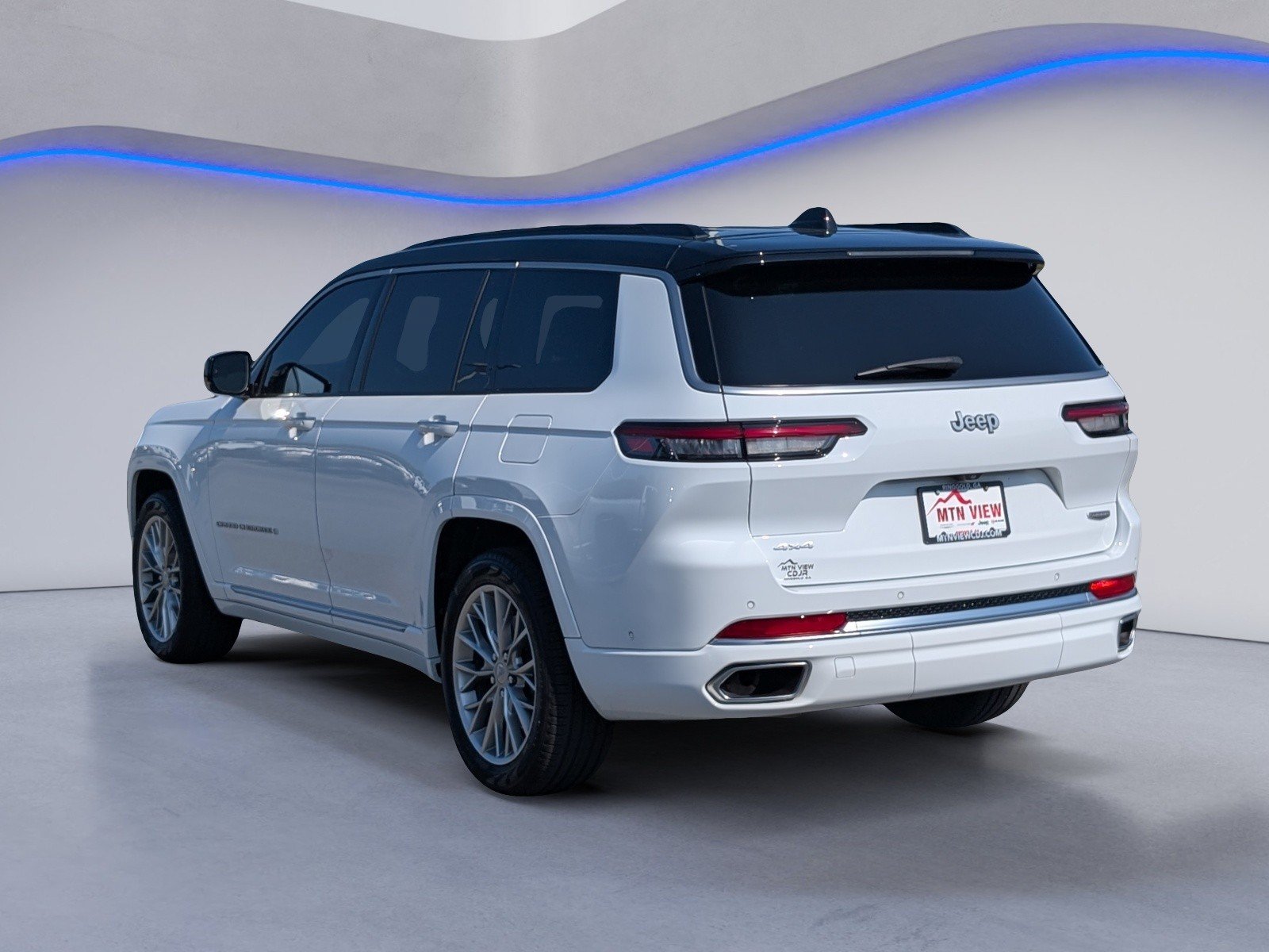 Used 2024 Jeep Grand Cherokee L Summit w/ Luxury Tech Group V AWD/4WD image 7