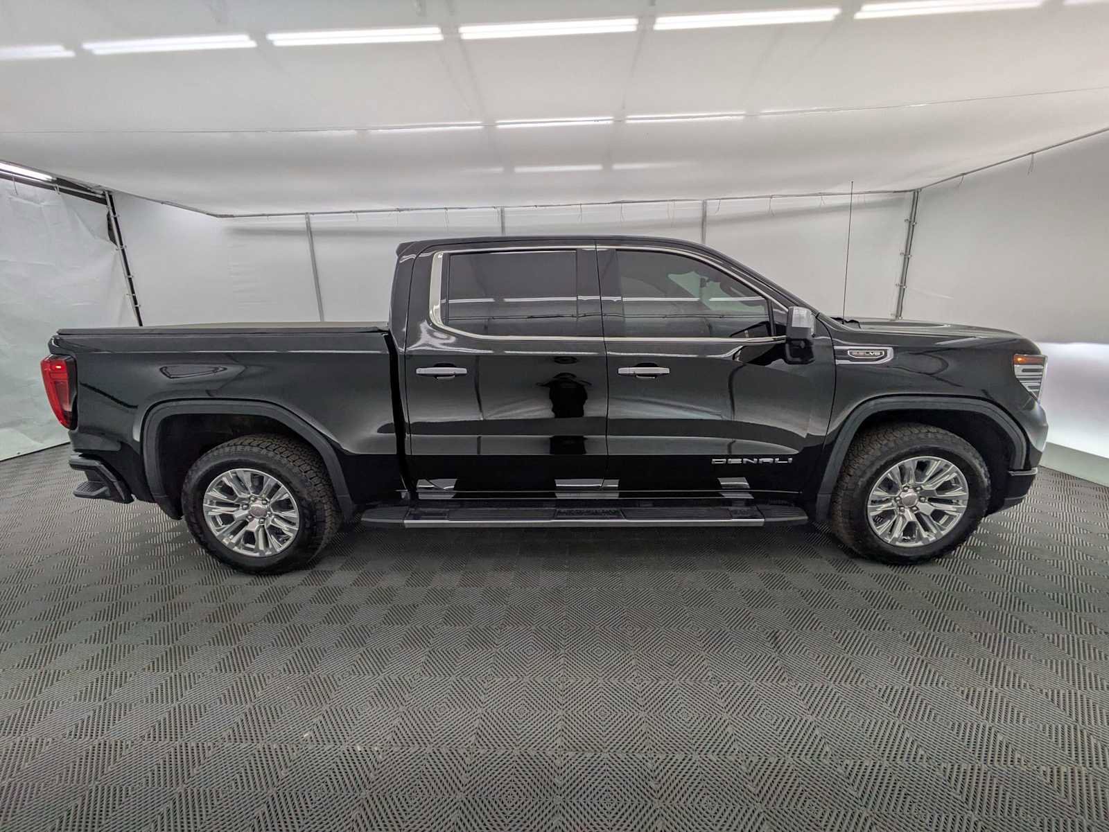 Used 2025 GMC Sierra 1500 Denali w/ Technology Package AWD/4WD image 7