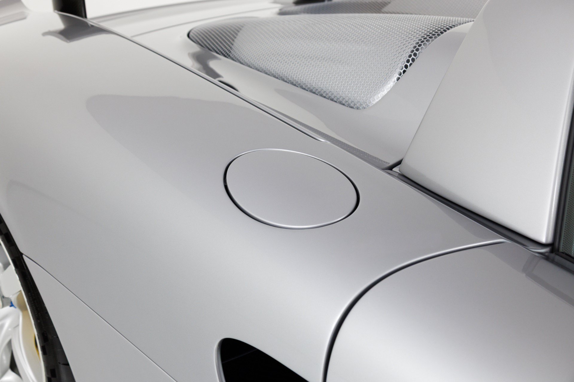 Used 2004 Porsche Carrera GT RWD image 70