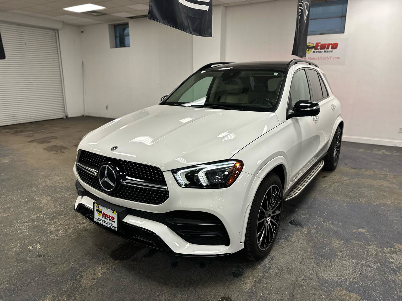 Used 2022 Mercedes-Benz GLE 350 4MATIC w/ Premium Package image 2