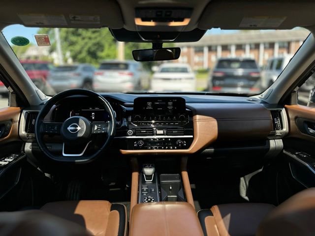 Used 2024 Nissan Pathfinder Platinum AWD/4WD image 16