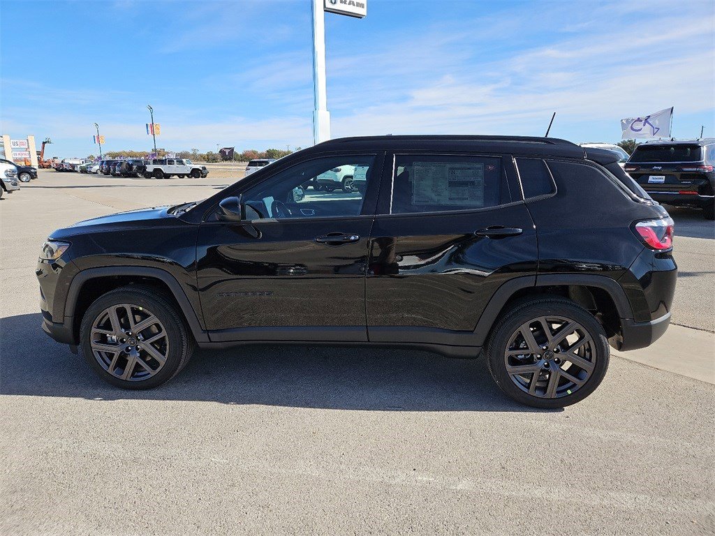 New 2026 Jeep Compass Latitude image 2