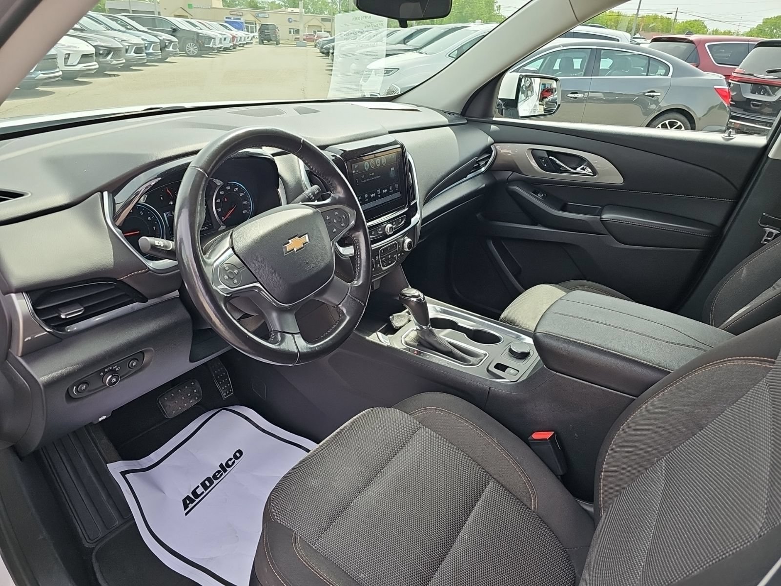 Used 2019 Chevrolet Traverse LT FWD image 11