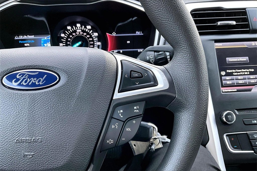 Used 2016 Ford Fusion SE image 11